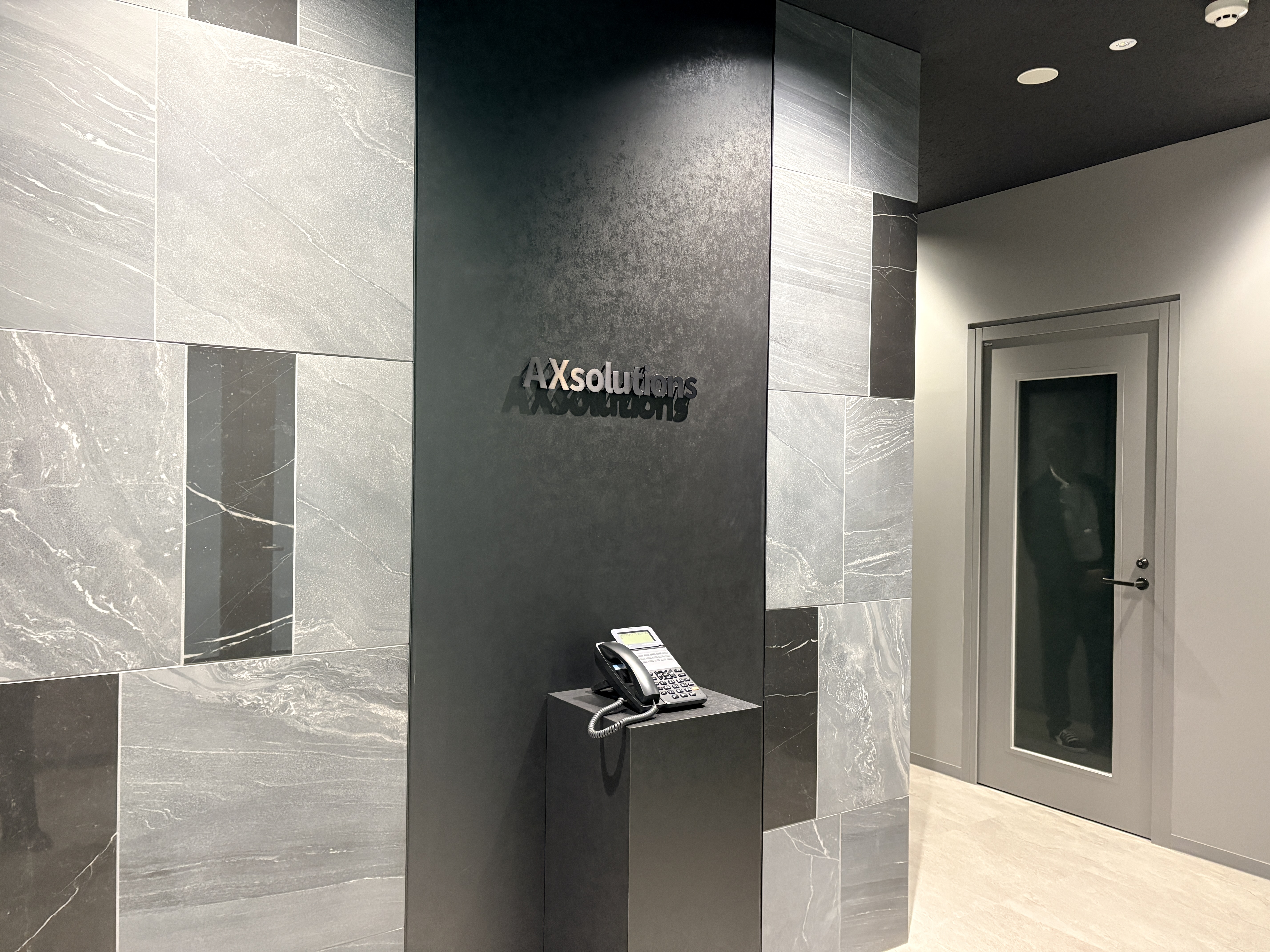 【札幌拠点のコアメンバーへ】全31席ある新オフィス。地元の方を採用したいという想いから開設し、まだまだ席数に余裕があります。札幌に腰を据えて、一緒に良い拠点にしていきましょう。