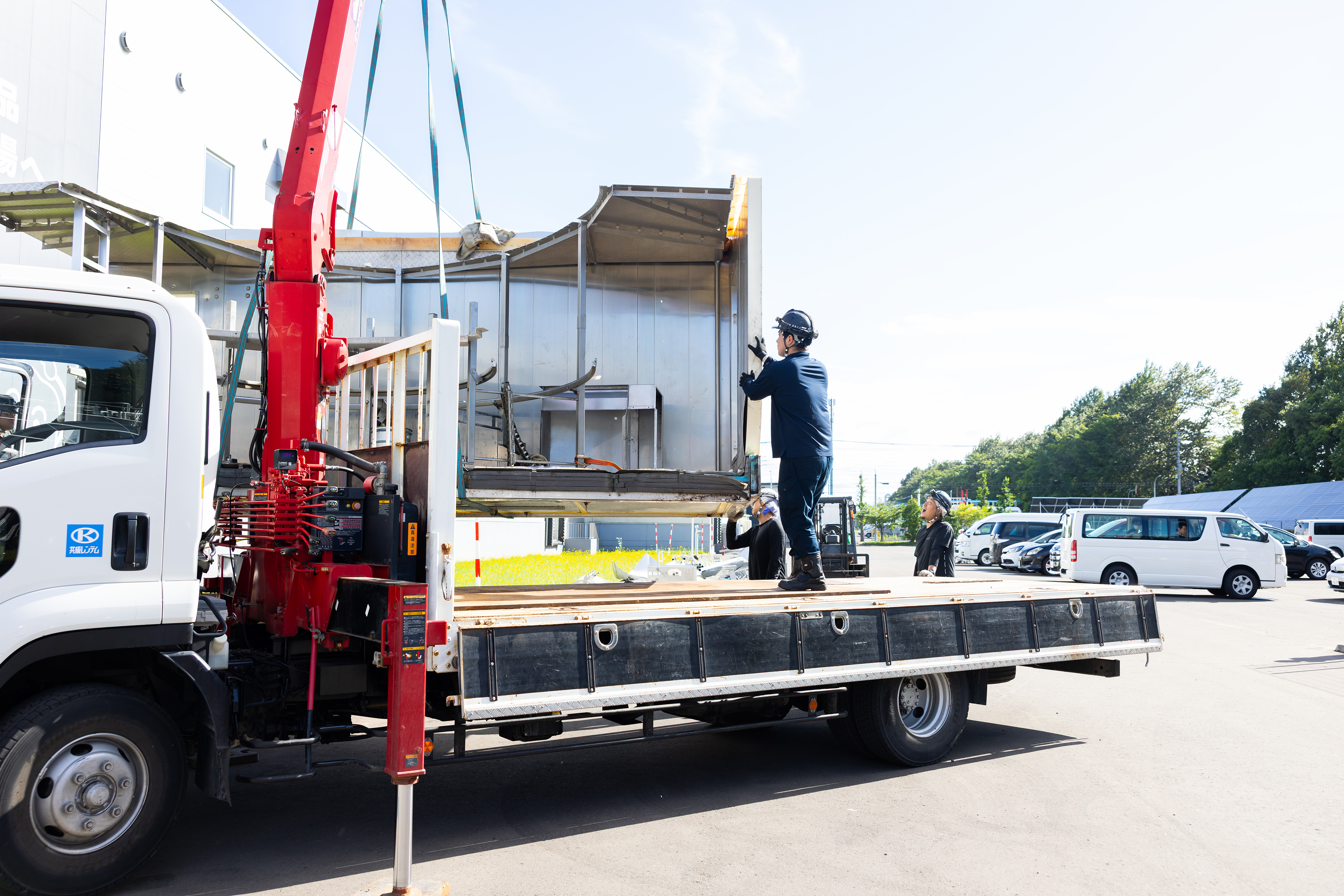 あなたのこれまでのキャリアを尊重し、経験を生かせる環境を用意しています。配車を通じて荷物の流れをスムーズにすることで、大きな売上をつくることも可能な仕事です。