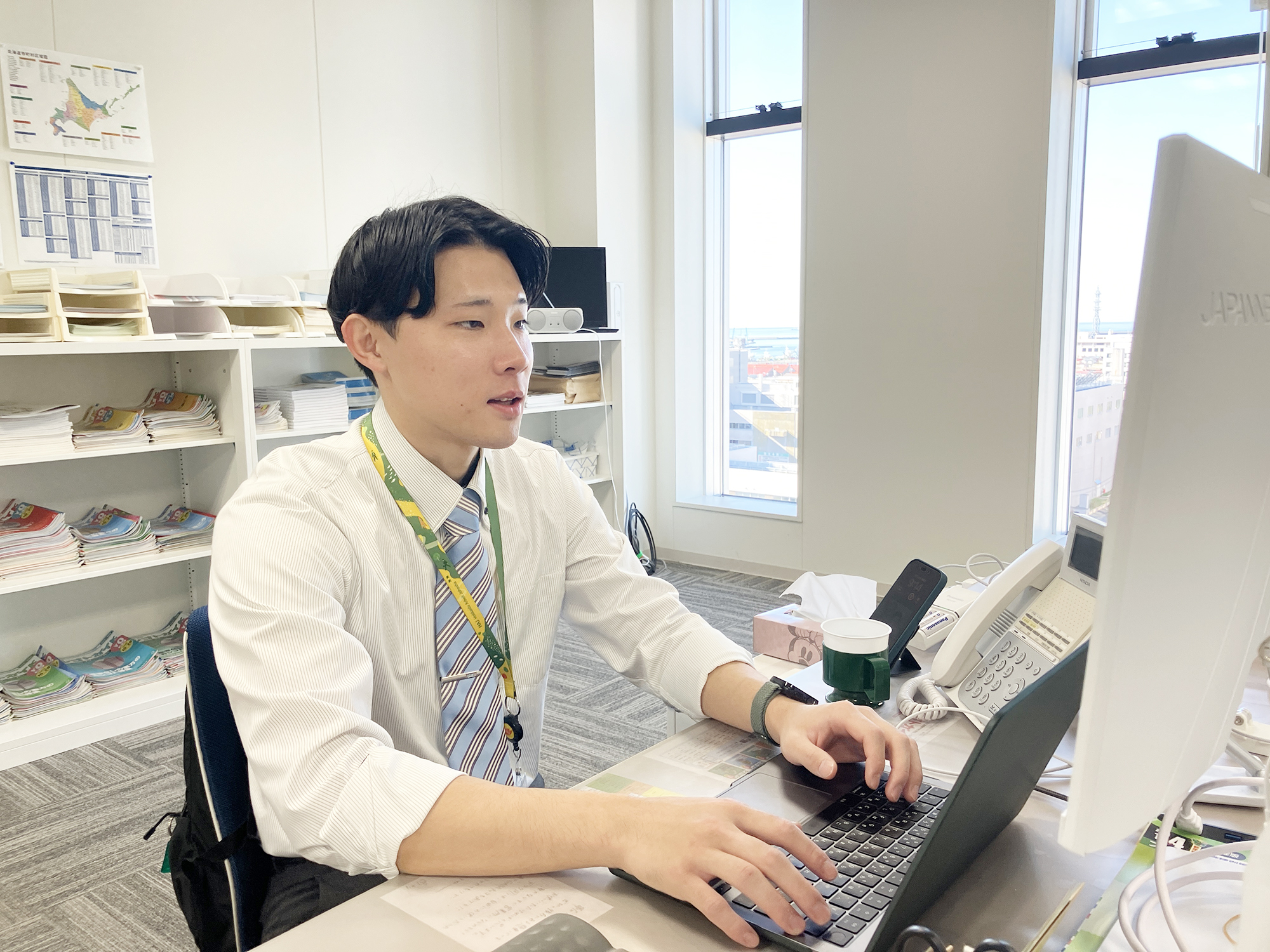 地元の様々なお客さんとお話をする機会があります。飲食店、ホテル、清掃、食品工場、建設、運送、介護、農業など業種業界は多岐にわたっており、幅広くいろいろなことを知ることができて楽しいですよ！