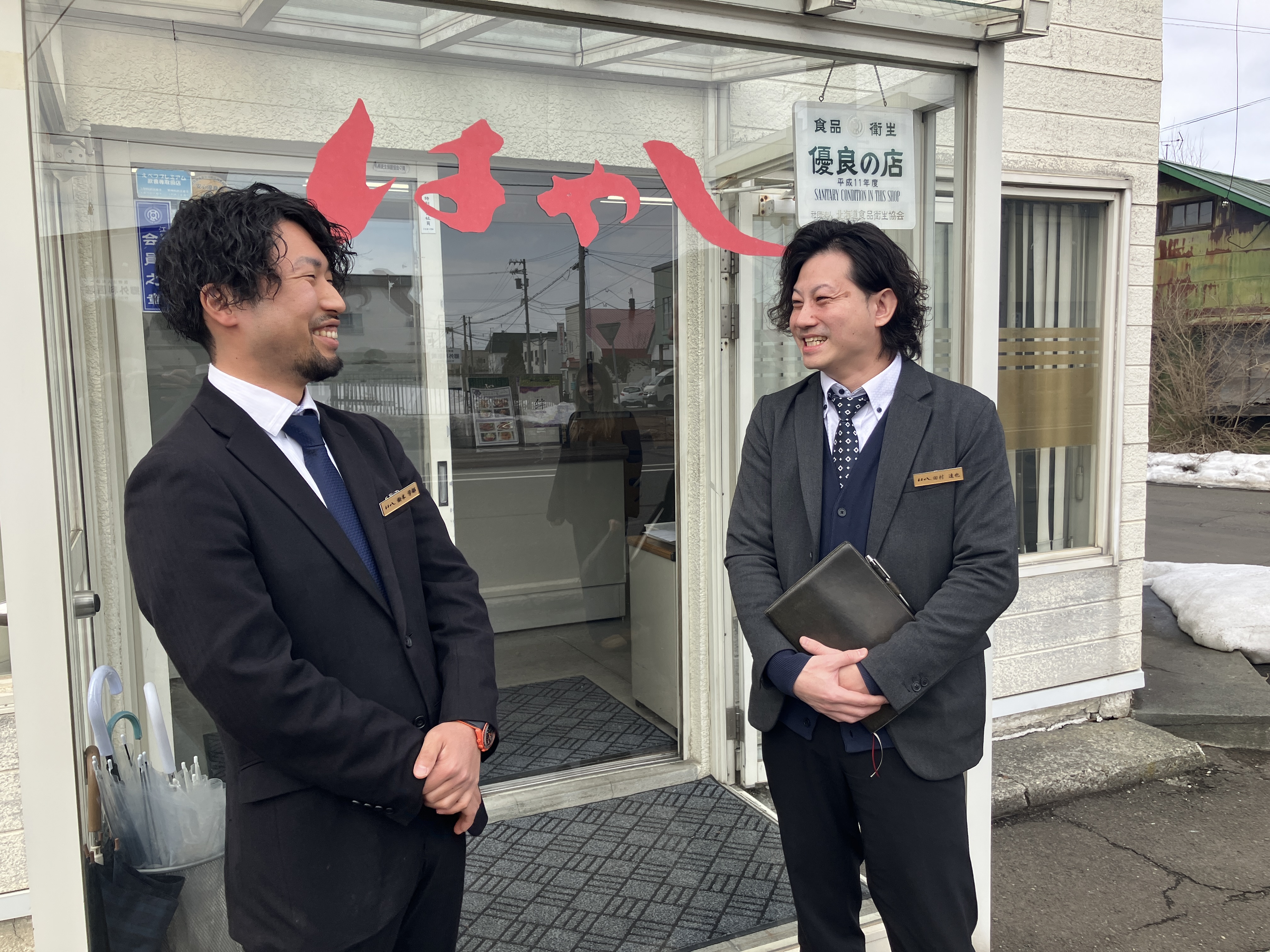 プランニングスタッフは28歳（入社2年目）・38歳（入社4年目）・56歳（入社25年目）の3名が活躍中｡仕事終わりに気軽にラーメンを食べに行ったりゲームをしたりと､少数精鋭だからこその家族のような距離感があります｡