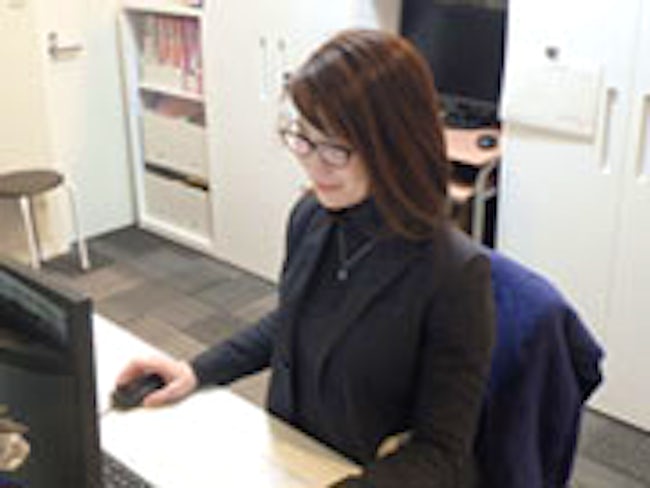 住宅情報WEB媒体などからお問い合わせをいただき、メールやお電話でアプローチ。ご来店いただき、ご希望にそったお部屋をご紹介、内覧を経てご契約となります。