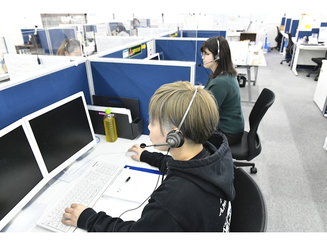 【実は人気!?深夜勤務】深夜のシフト時は、受電件数が比較的少ないため、事例集を読み込んだり、研修の振り返りを行う自習時間を設けられます。
ゆったりした時間が好きなスタッフも少なくないとか!