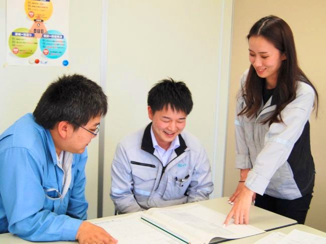 この業界で働くのは男性ばかり…とイメージがあると思いますが、実は当社では女性社員も多数活躍中。年齢や性別にかかわらず、活躍・成長できる環境が整っています。