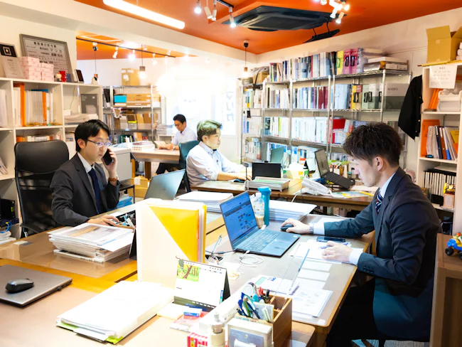 代表自身も業界未経験からのスタート。だからこそ、未経験者のつまずきやすいポイントを熟知しています。社長との距離が近く、些細なことでも気軽に相談できるオープンな社風が自慢です。