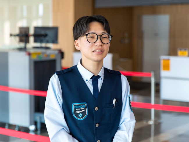 とかち帯広空港 手荷物検査スタッフ/高橋 智也(6年目)