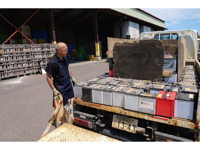 廃バッテリー回収では、環境に配慮した国内適正処理を徹底。その誠実な姿勢が評価され、大手ディーラー様からも厚い信頼をいただいています。SDGsが注目されるずっと前から私たちは地球に優しい事業を続けています。