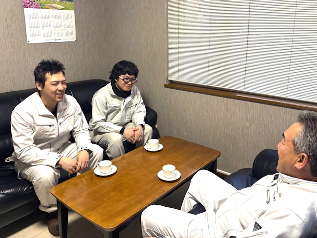 Q.ズバリ「長澤工業(株)」の魅力は?
A.「人」
社長の寄り添ってくれる人柄をはじめ、スタッフの雰囲気が本当に温かいです。
コミュニケーションを大切にしている会社なので、現場の雰囲気も自然と良くなりますね。