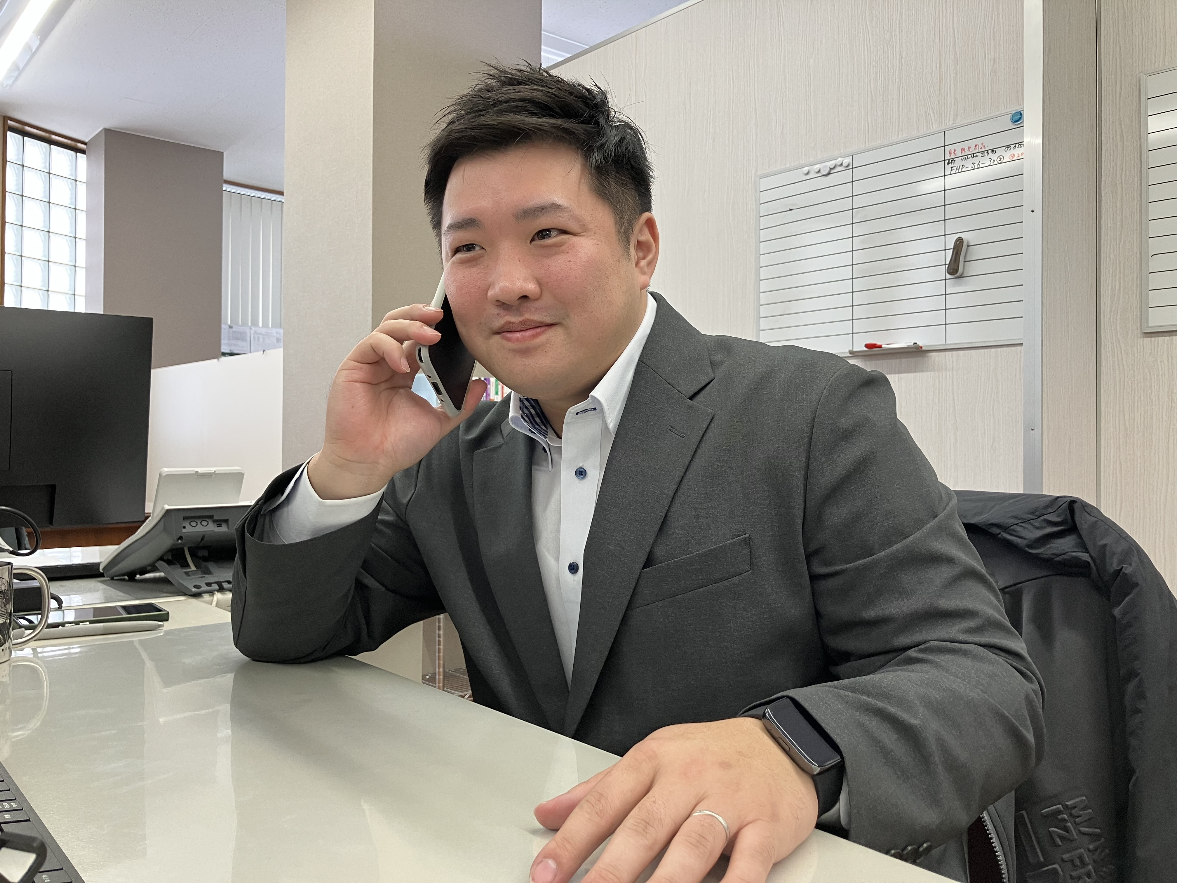 ＜入社1年目Hさん＞転職を迷っていた時、以前同じ職場にいた今の支店長が声をかけてくれて、人柄を信じて入社。充実の教育体制とTHE ホワイトな職場で、可愛い息子と遊ぶプライベートの時間も確保できています♪