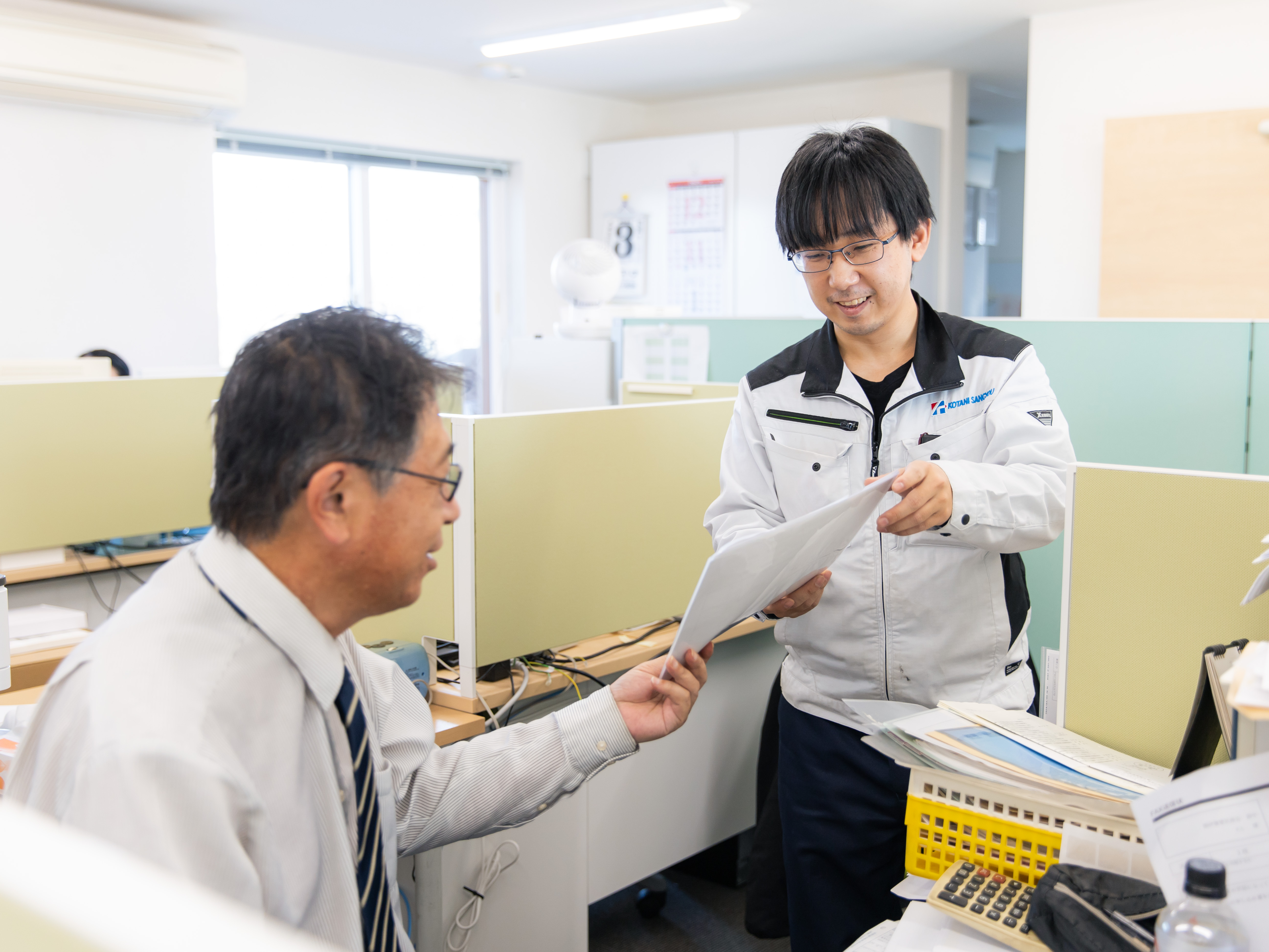 ベテランが多く、良い意味で遠慮なく話せる環境です。研修カリキュラムなどはありませんが、やってみながらスタイルで、人にあわせて教えています。