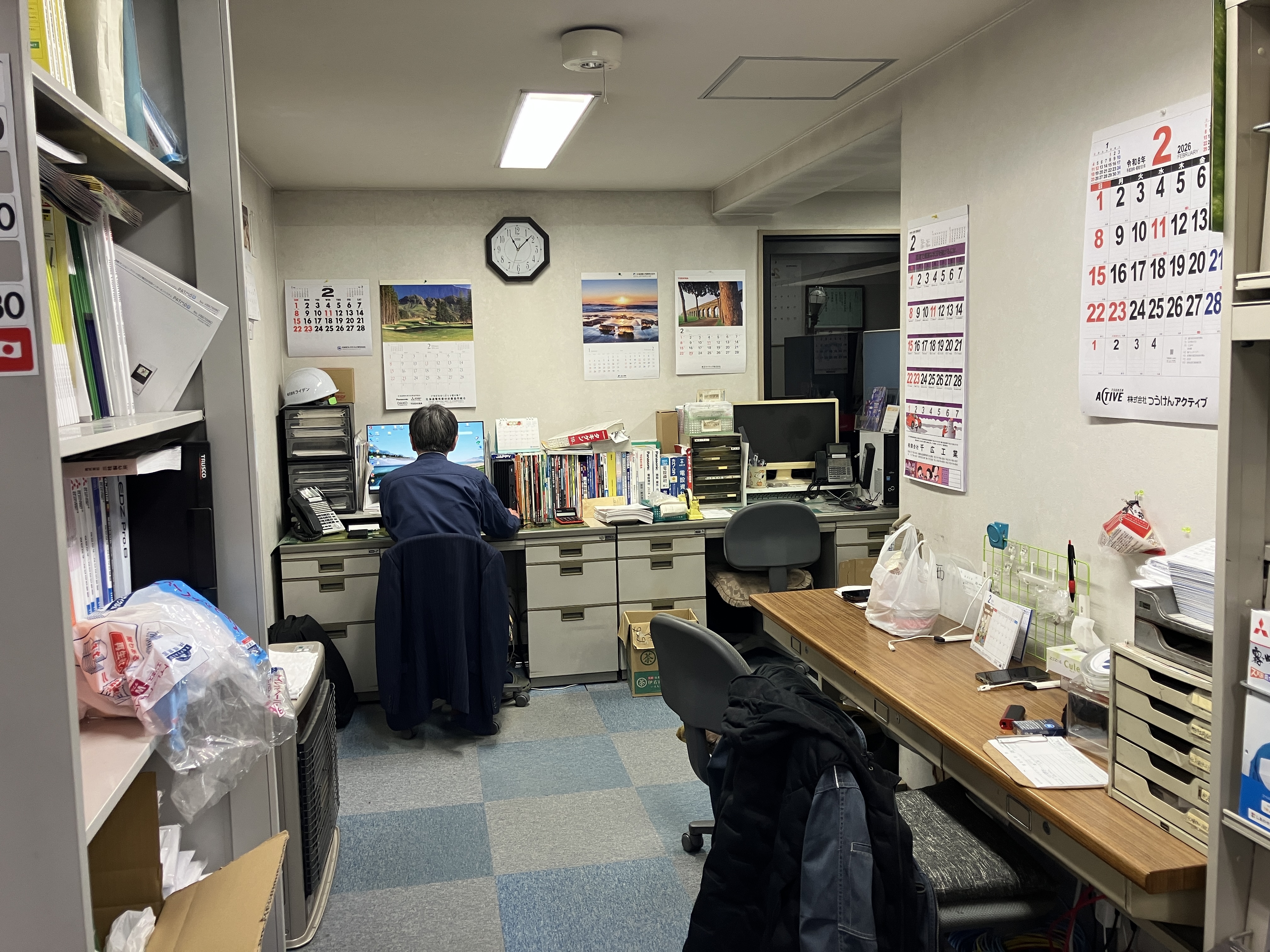 現在は30〜60代のスタッフが活躍中。
年齢などは関係なく、お互いにサポートしながら業務を行っております！