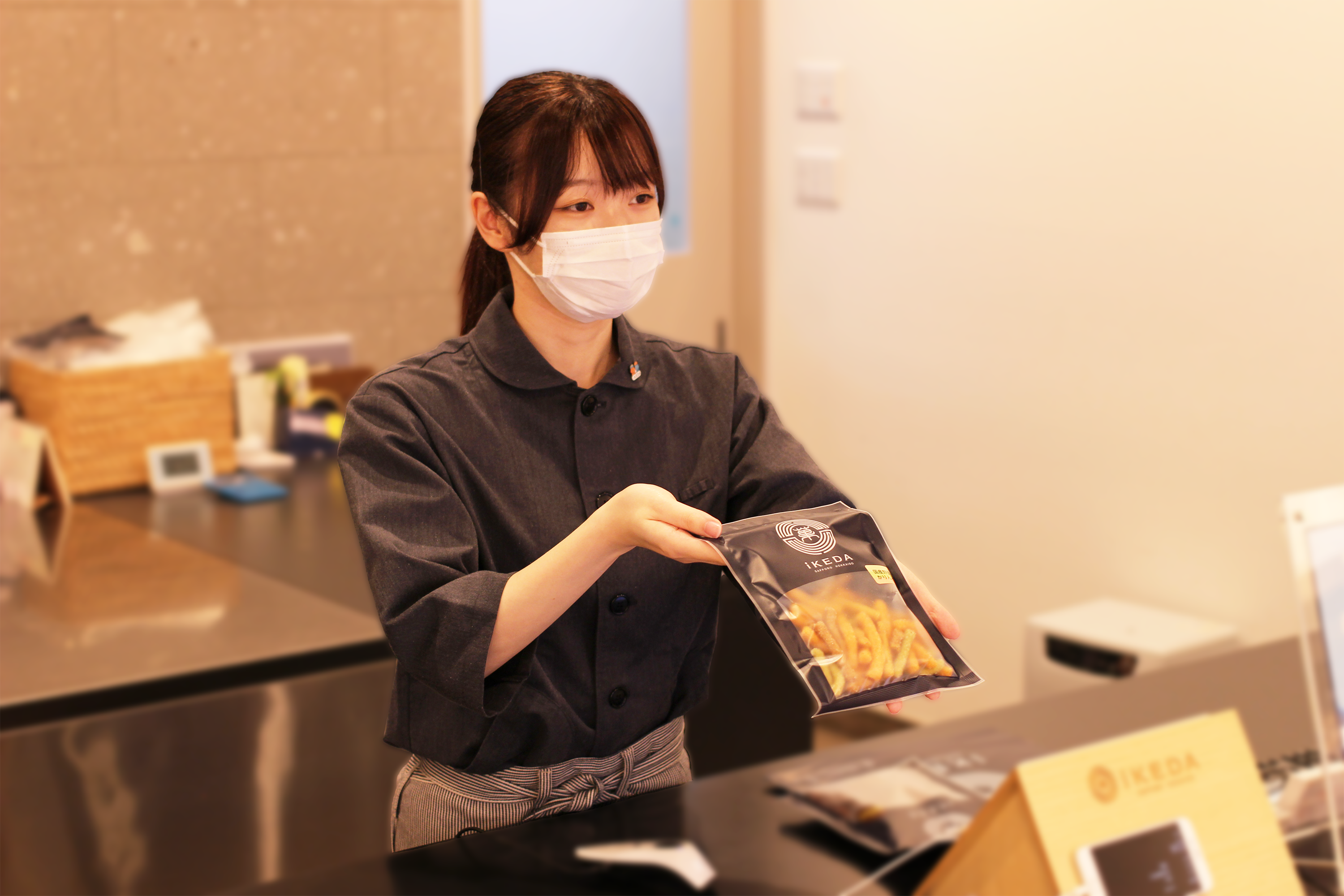 本社に併設する白石本店で、店頭に立っての接客も行います！
接客の経験がなくても1からしっかりお教えするので、ゆっくり順番に覚えていきましょう！
