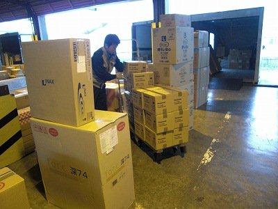 倉庫内ではフォークリフトを使用しますが、フォークリフトの資格が無くても大丈夫！入社後に資格取得が可能です！