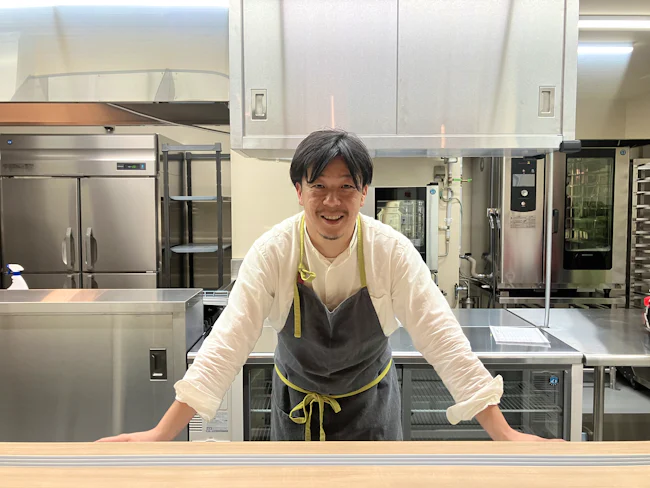 テレビやSNSで見た北海道のワインや食を、実際に「食べる・飲む・話す」という体験へ。ここでの出会いが、生産者とお客様をつないでいきます。