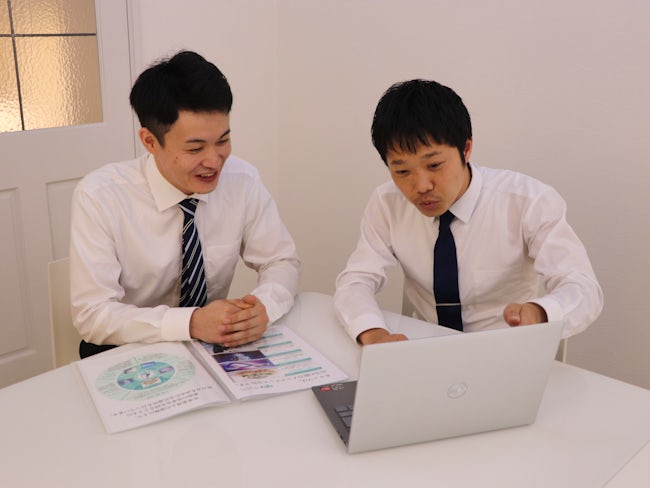 困った時はすぐに先輩にきける環境です。