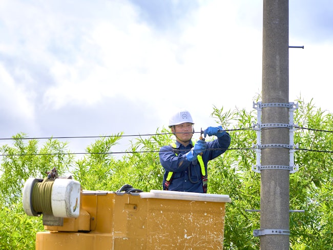 初めの頃は、高所作業車に乗ることも怖さを覚える方もいますが、一歩一歩丁寧にステップアップしていきますのでご安心ください。
なぜこの工事が必要なのか。そのための何の作業なのか。一つ一つ共有していきます。