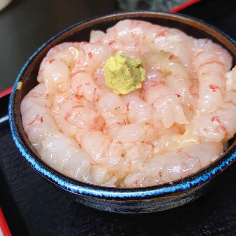 増毛町の海鮮物を中心にこだわりの海鮮料理を提供しています！増毛町と札幌をつなぐ国道231号線が店名「二三一（ふみいち」の由来になっています。
