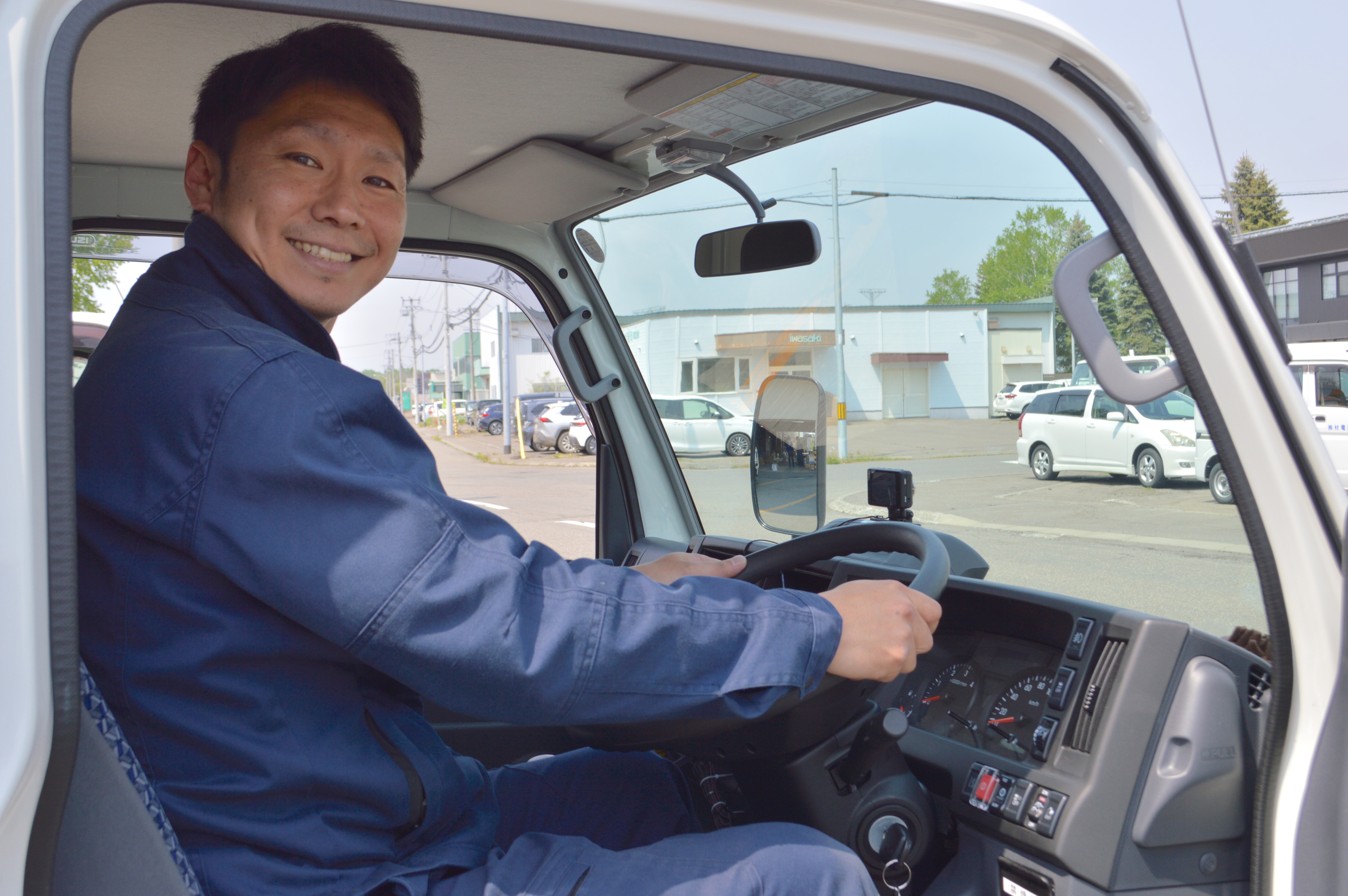 中途入社スタッフが多く活躍中。入社後は、先輩スタッフに同行しながら徐々にお仕事を覚えていただきますのでご安心ください。
少しでも気になる方は、是非面接にお越しください！