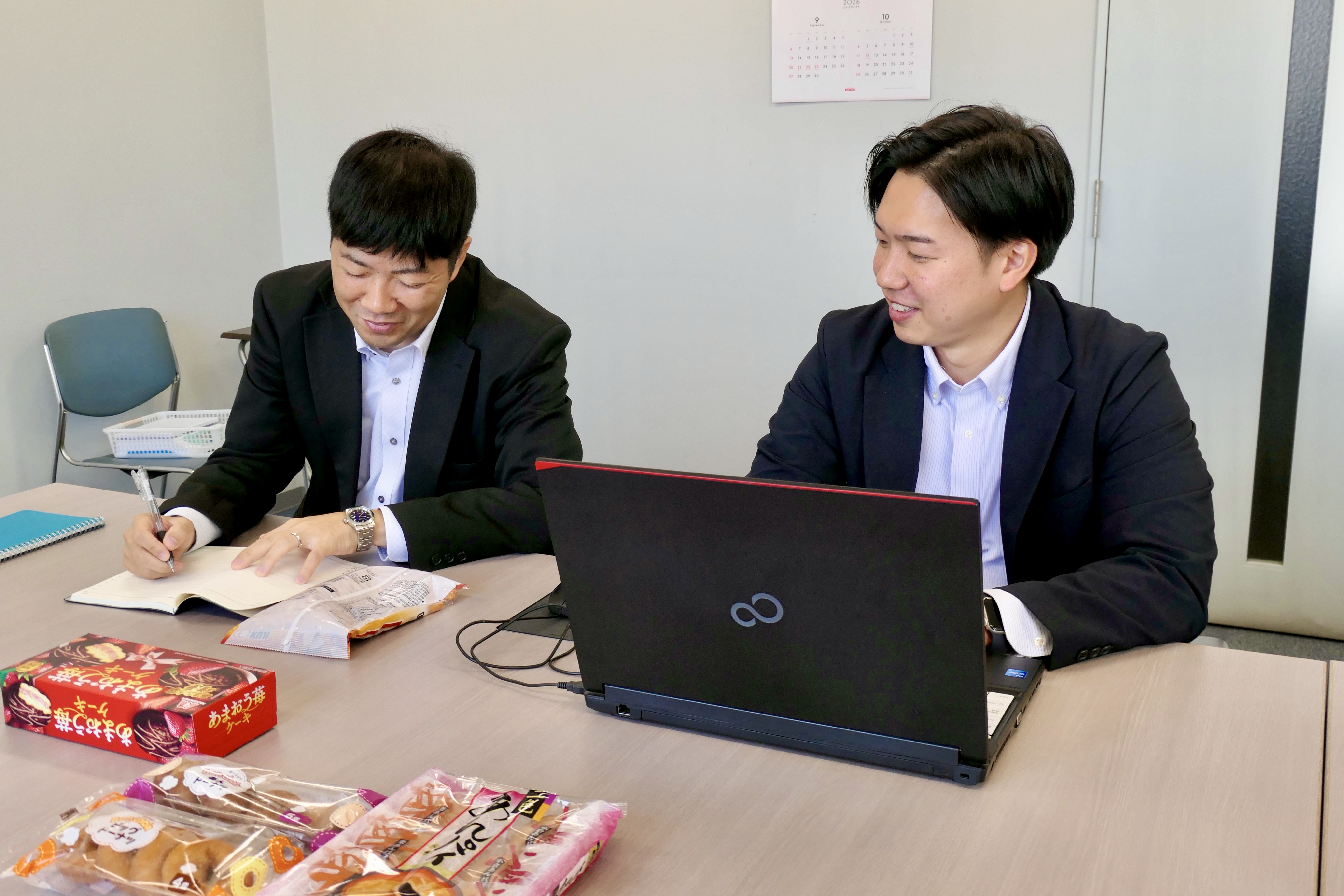 管理職との距離が近く、気軽に意見を交換できます。相談しやすい雰囲気があるので、困ったことがあればすぐにフォローを受けられます。若手でも安心して挑戦できる環境です。