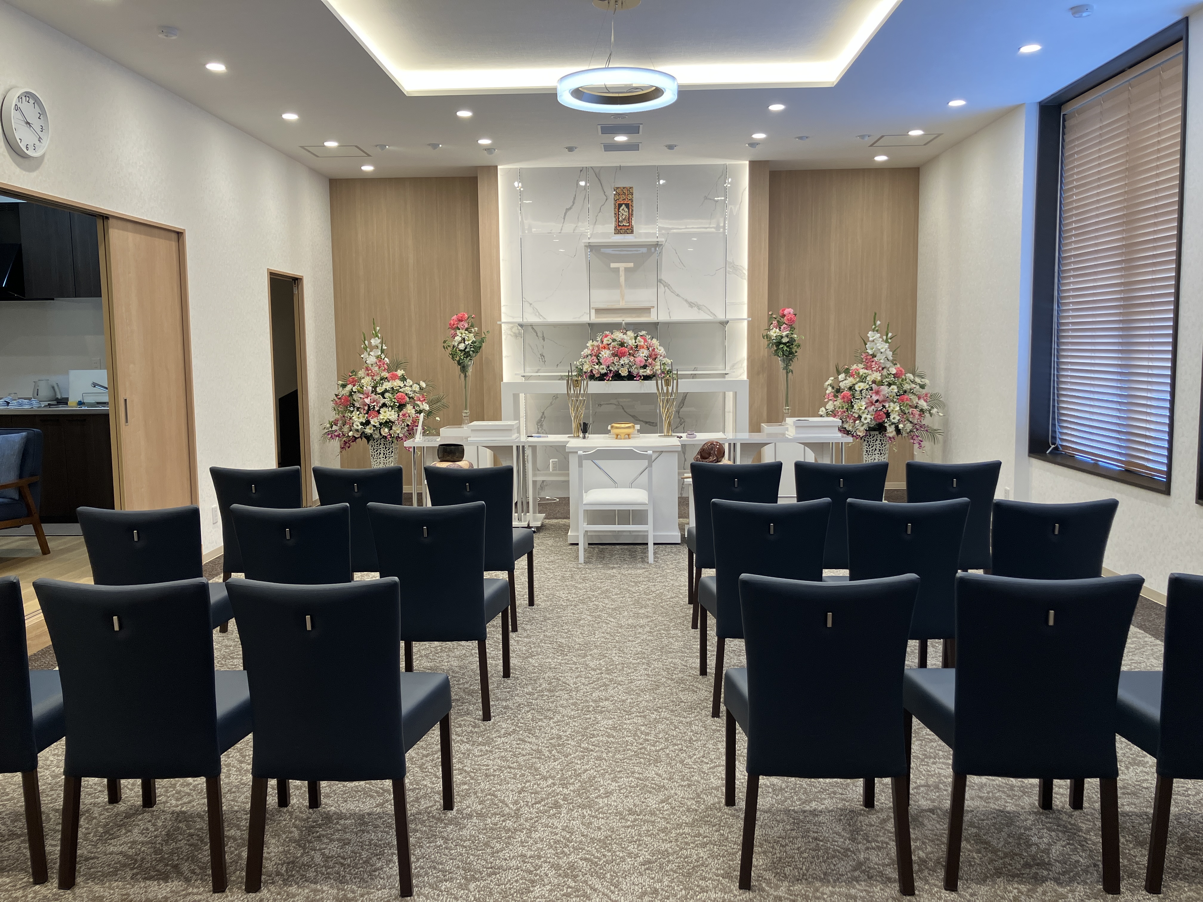 JAいわみざわセレモニーホールの運営を担う安定企業です。転勤がないため、将来の設計も立てやすいのが魅力。江別から通うスタッフもおり、地域の方々に必要とされるやりがいを毎日実感できる環境です。