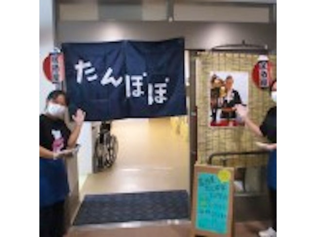 <父の日>
期間限定「居酒屋たんぽぽ」オープン!!
ビール(ノンアル)につまみ、カラオケで盛り上がりました
お父さんたちは普段より少しおしゃれして楽しんでいました