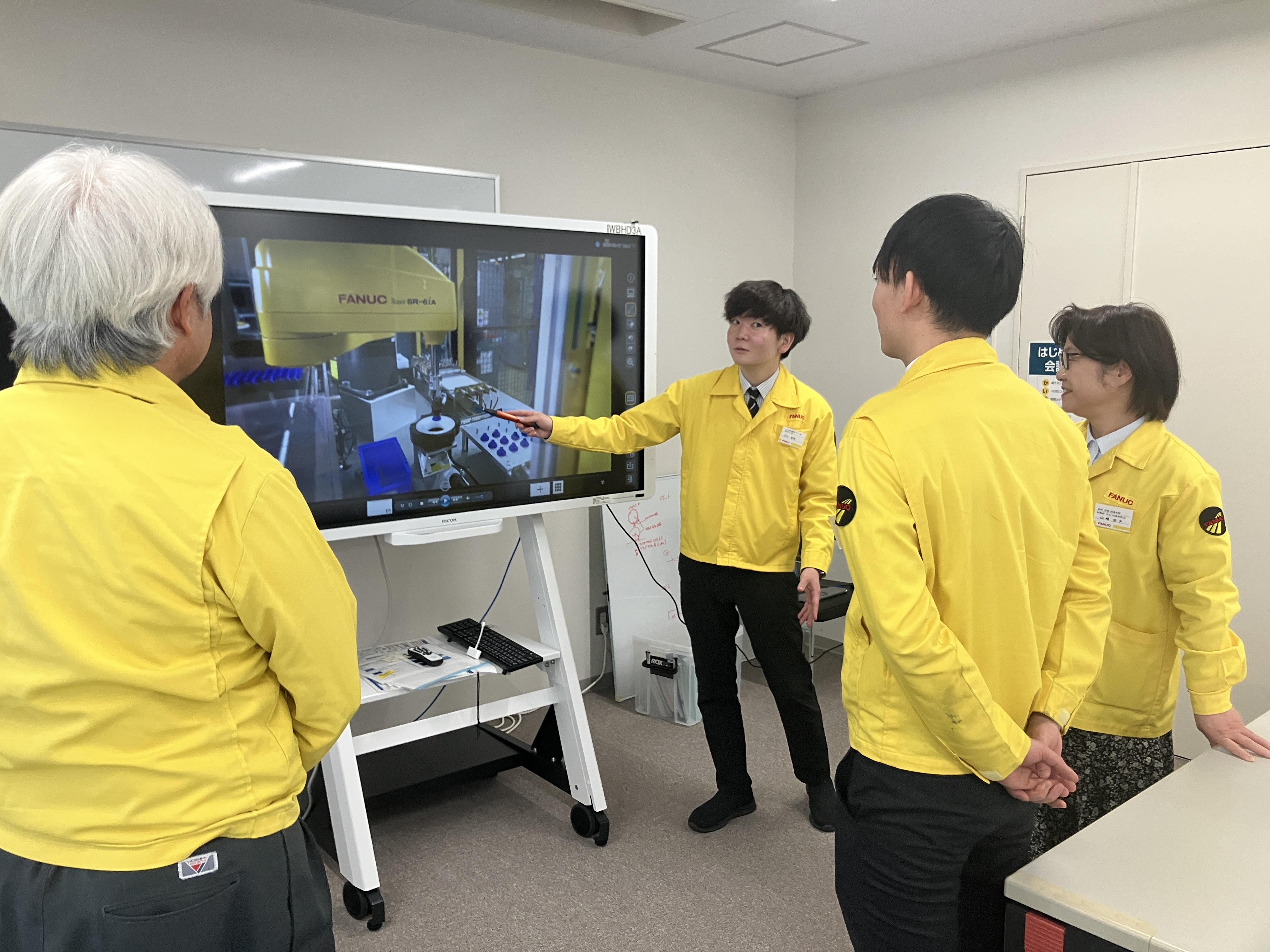 落ち着いた環境の中、最新設備を用いた会議システム等を利用し、会社を支える総務事務のお仕事に取り組んでいただけます。