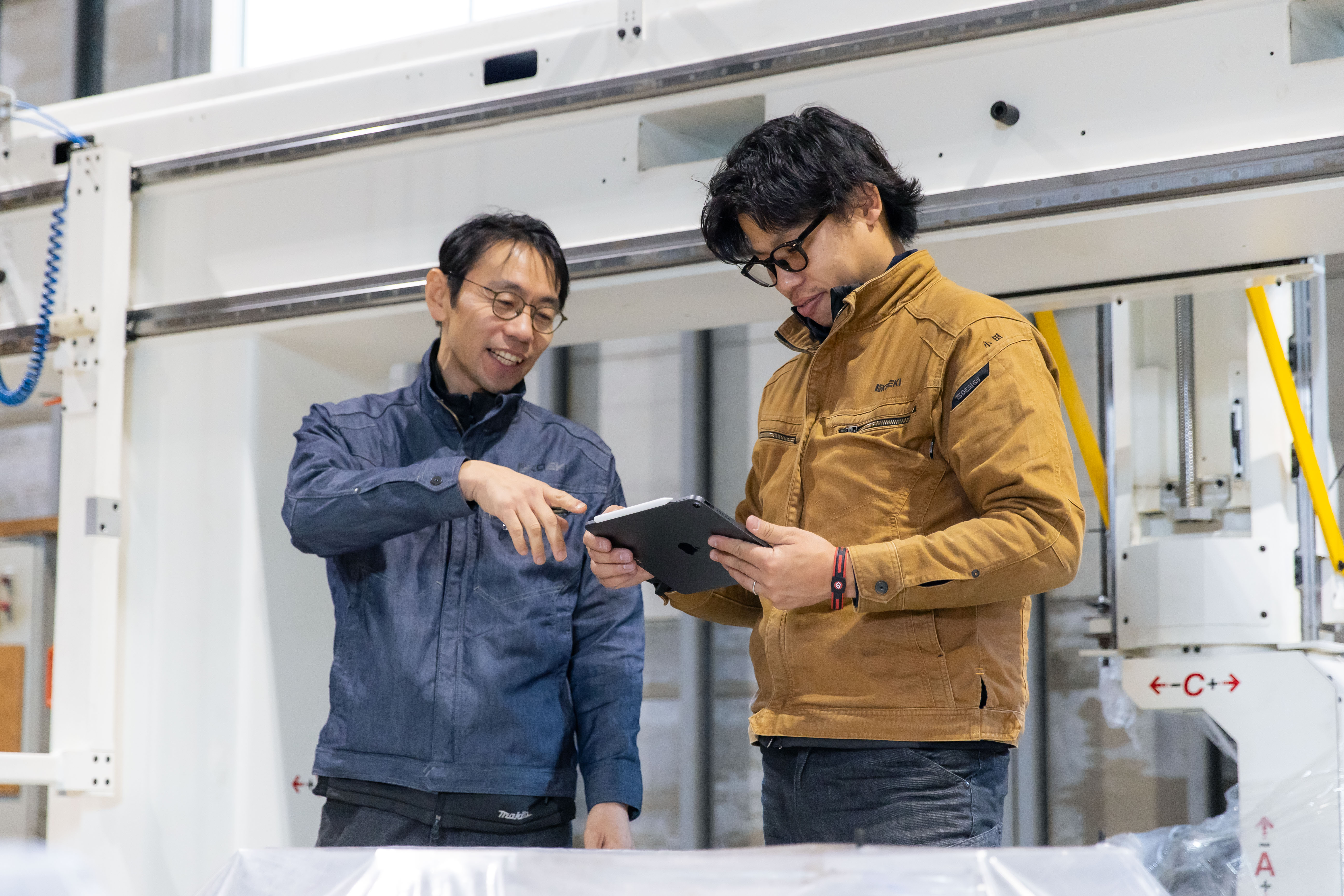 日々のスケジュールは自分で考えるスタイルですが、「放置」しているわけではありません。仕事終わりの報告や次の日の予定報告は徹底。「やっちゃダメ」という指導はほぼなし。自分の考えを行動に移せる環境です。