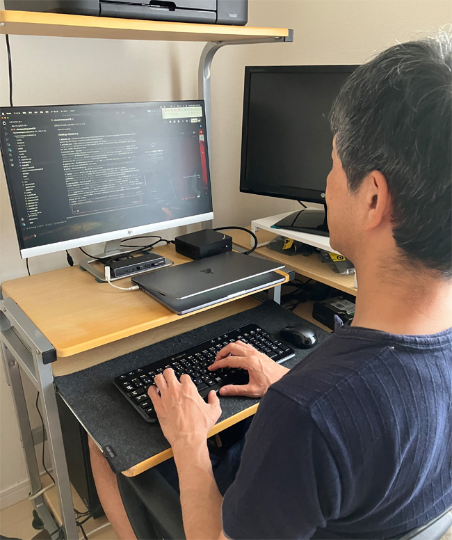 社員間のコミュニケーションはGoogle chatで。チームで仕事をする事が多いので、chatやメールを活用した進捗共有を行っています。