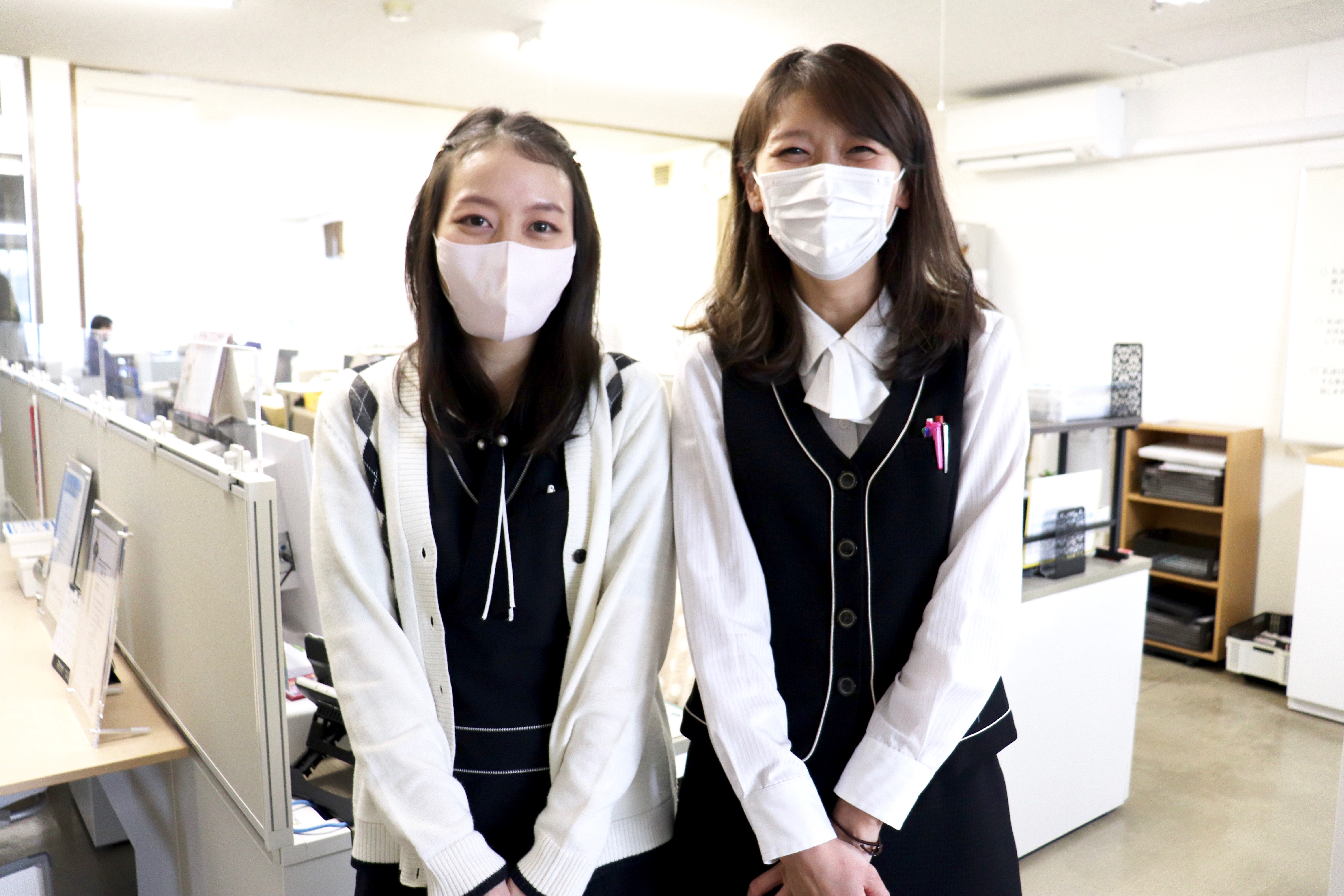 ＜事務スタッフ＞みなさまの勤怠など、事務スタッフも陰ながらサポートさせていただきます。みなさまが安心して働ける待遇・福利厚生面が好評の会社なので、お気軽にご応募してみてくださいね！