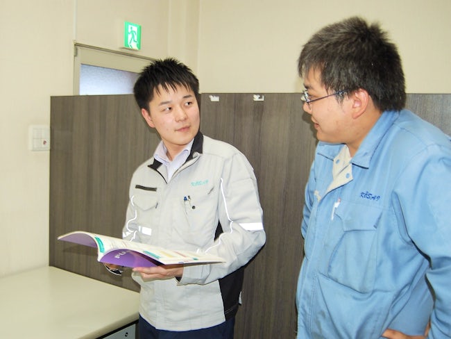 当社の先輩社員はアドバイスをくれたり、質問に丁寧に答えてくれたり、笑わせてくれたり...(笑)と面倒見の良い人ばかり。「見て覚えろ」とは絶対に言いません。わからないことは、何でも聞いて下さいね。