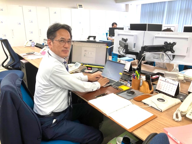 【先輩から_その1】私は元々建築関係の会社にはおりましたが、当社のような営業は全くの未経験。審査・検査…と聞くと難しいイメージがあり最初は戸惑いましたが、先輩に教えてもらいながら成長できました。