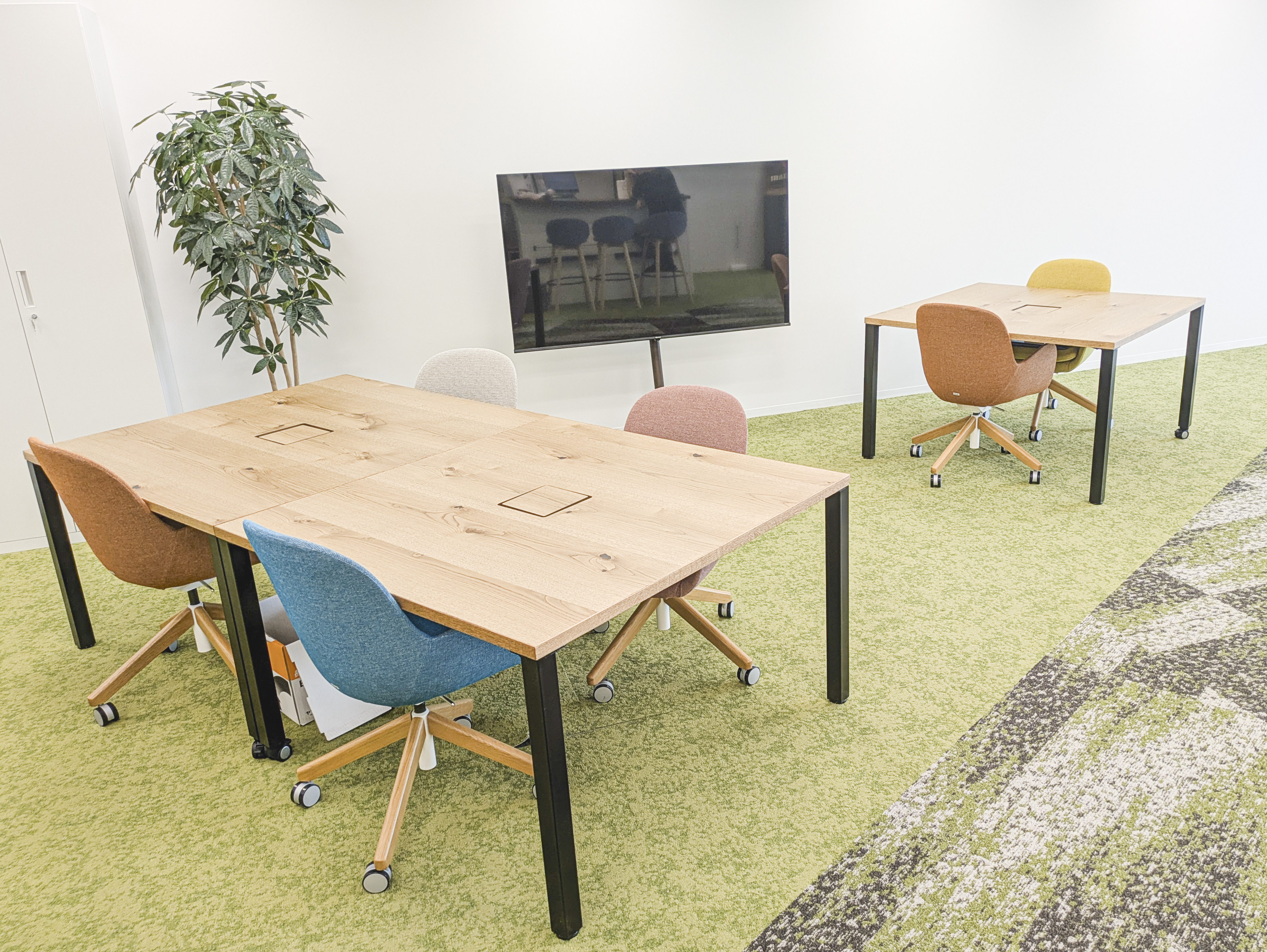 社内の先輩スタッフのサポートはもちろん、社外の支援も整っています。お客様の課題解決にむけた会計・税務に際し、社外の銀行の方や保険会社の方などと密接に連携しながら提案を行っている会計事務所です。