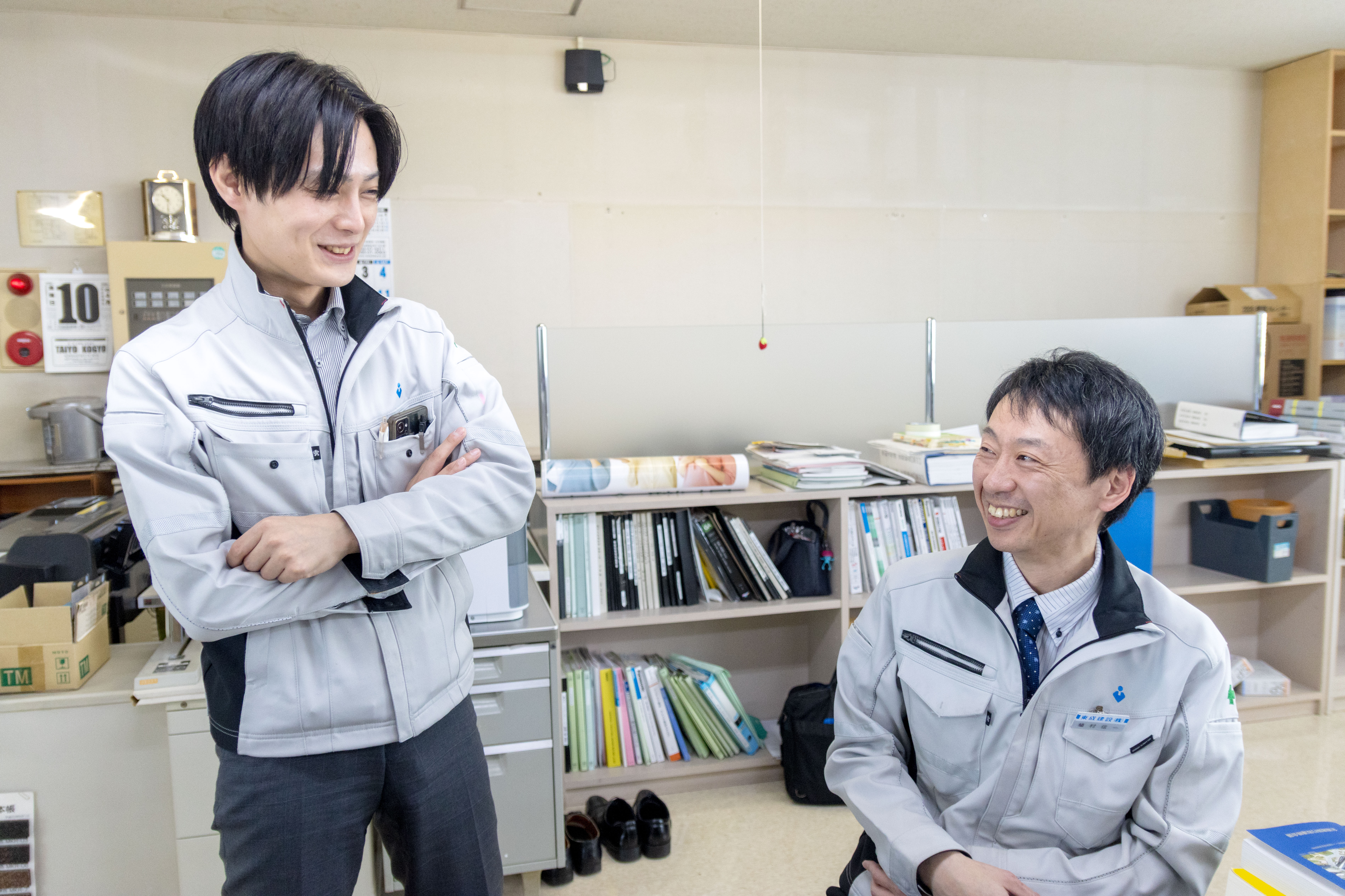 【ワークライフバランス】
子供がいるスタッフなら「子供のサッカーの試合は、仕事を休んででも応援に！」そんな社風が根付いています。有給はもちろん、幼稚園の送迎に合わせた勤務時間の調整も可能ですよ！