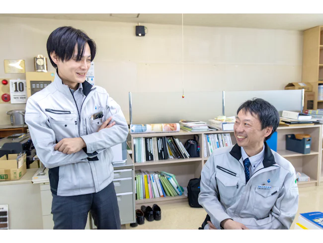 【ワークライフバランス】
子供がいるスタッフなら「子供のサッカーの試合は、仕事を休んででも応援に!」そんな社風が根付いています。有給はもちろん、幼稚園の送迎に合わせた勤務時間の調整も可能ですよ!