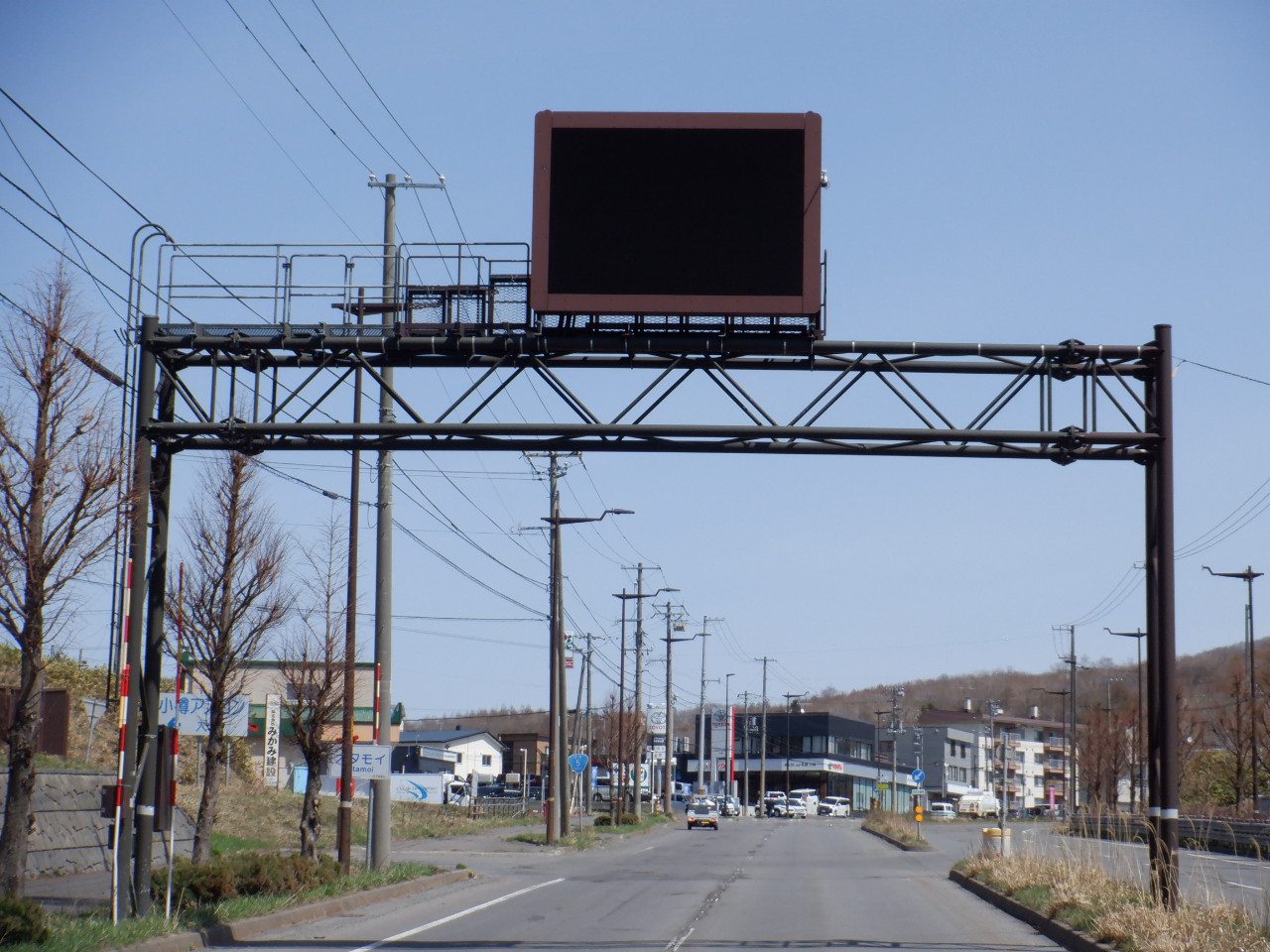 道路情報表示装置やCCTVカメラなどの通信設備