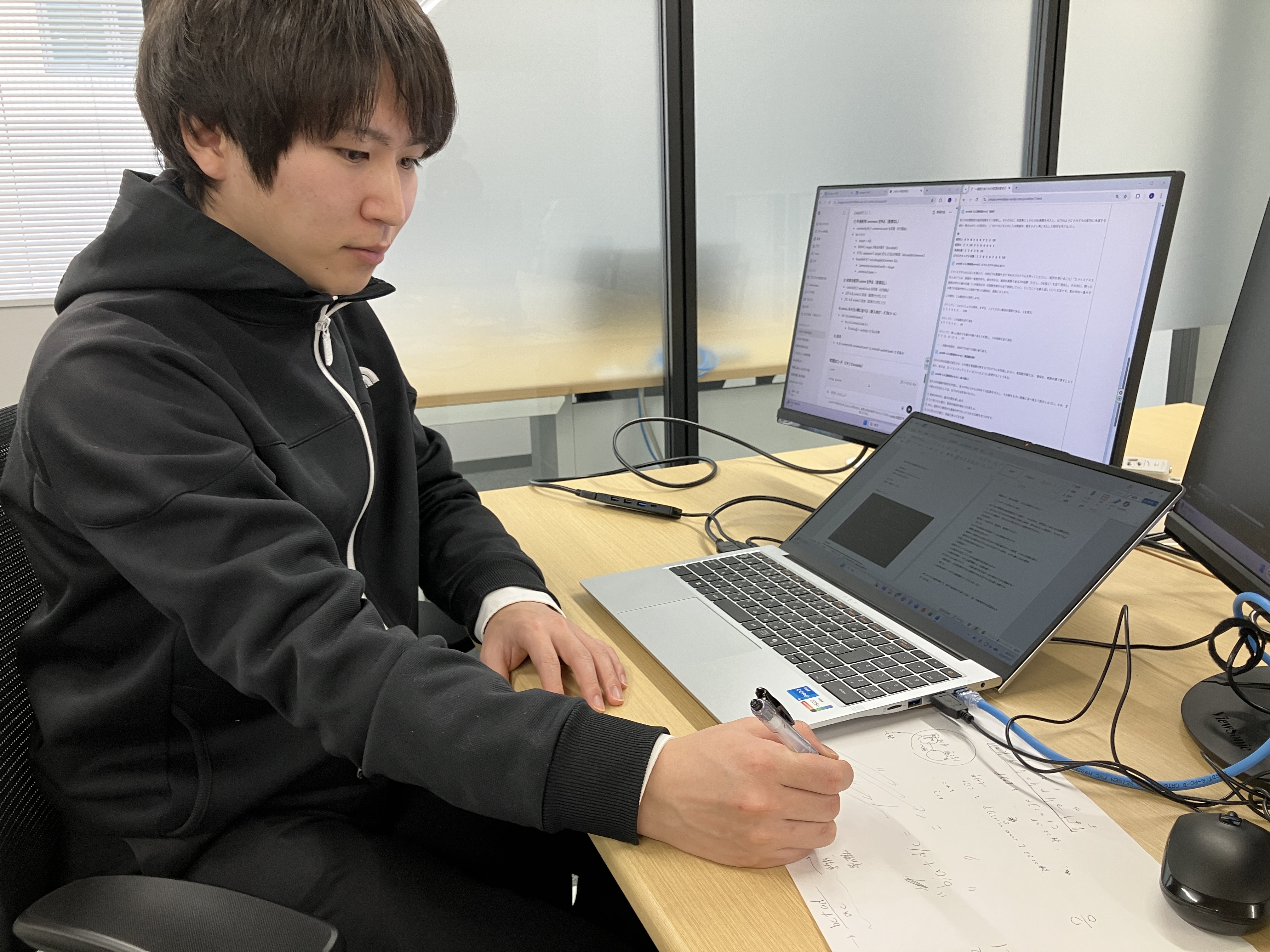 【好奇心がこの仕事では武器に】専門用語も多く携わるプロジェクトが変わると積極的に自分で調べて覚えていく必要があります。その分、知識も広がっていく醍醐味もあります。