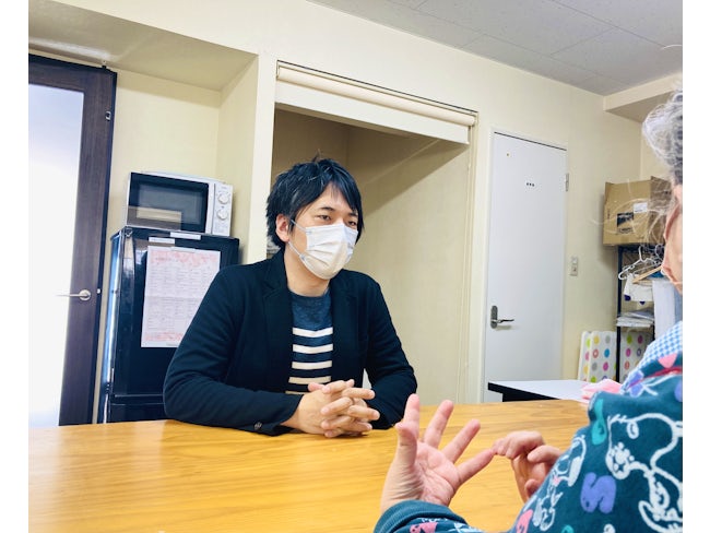 時には利用者さまの相談に乗りながら、一緒に楽しく作業をしていただけたらと思っています♪
(勤務6年目/ハラさん)スタッフが親切で優しいことが何より働きやすいポイントで、コミュニケーションも円滑です。