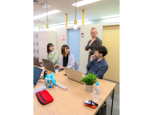エンジニアがしたい仕事に専念できる環境を作るため、裏で色々と暗躍する社長。それはつまり努力や自己成長を願うからこそ。決して甘やかされているわけではないからこそ、その期待に応えようと皆頑張るのです。
