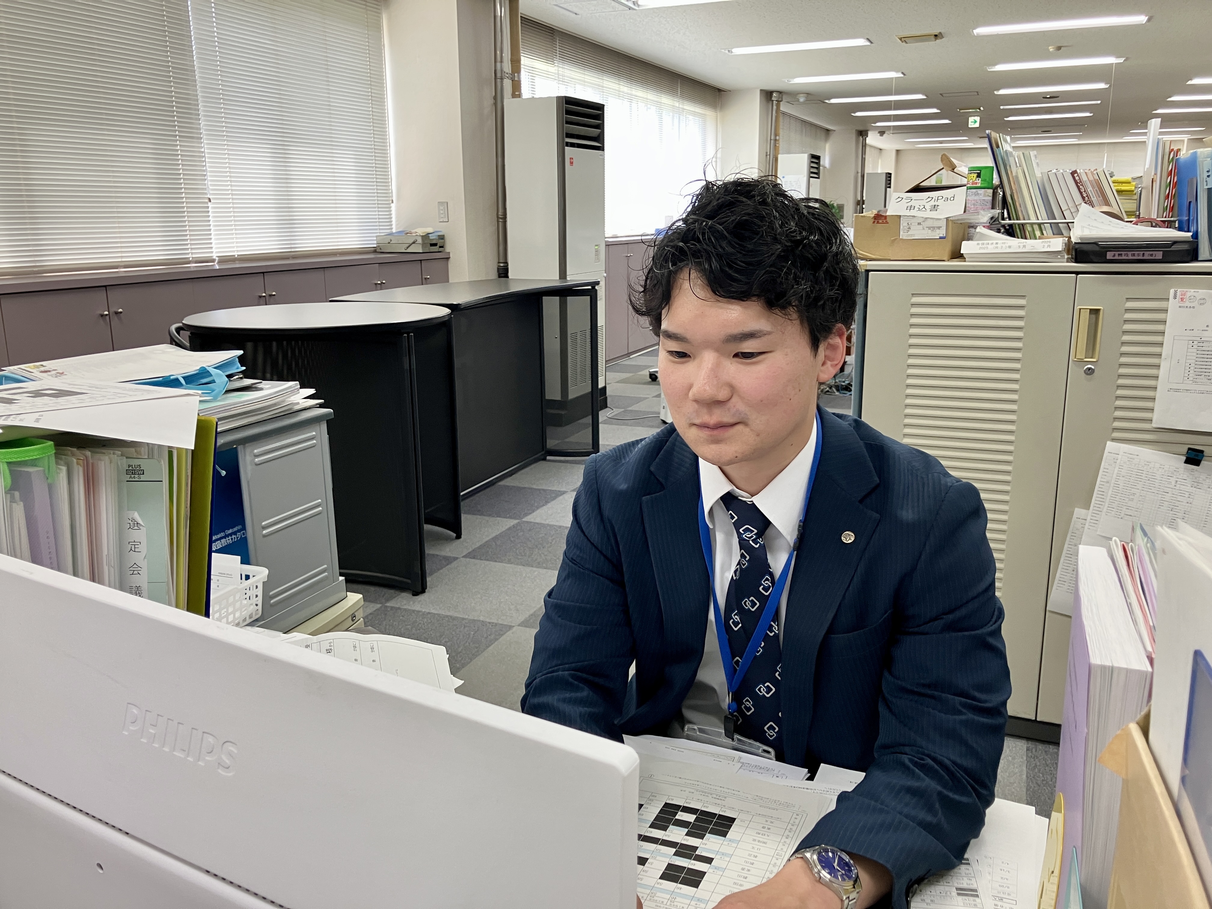 学校のみならず、地域の書店や塾とも長い歴史を共にしてきました。既存の取引先との深い繋がりを大切にしているため、面識のない顧客への飛び込み営業は殆どありません。歴史に支えられた安定した環境が魅力です。