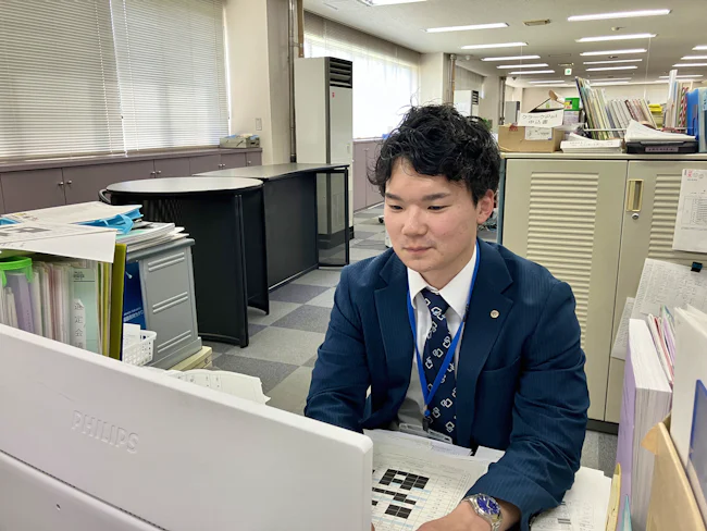 学校のみならず、地域の書店や塾とも長い歴史を共にしてきました。既存の取引先との深い繋がりを大切にしているため、面識のない顧客への飛び込み営業は殆どありません。歴史に支えられた安定した環境が魅力です。