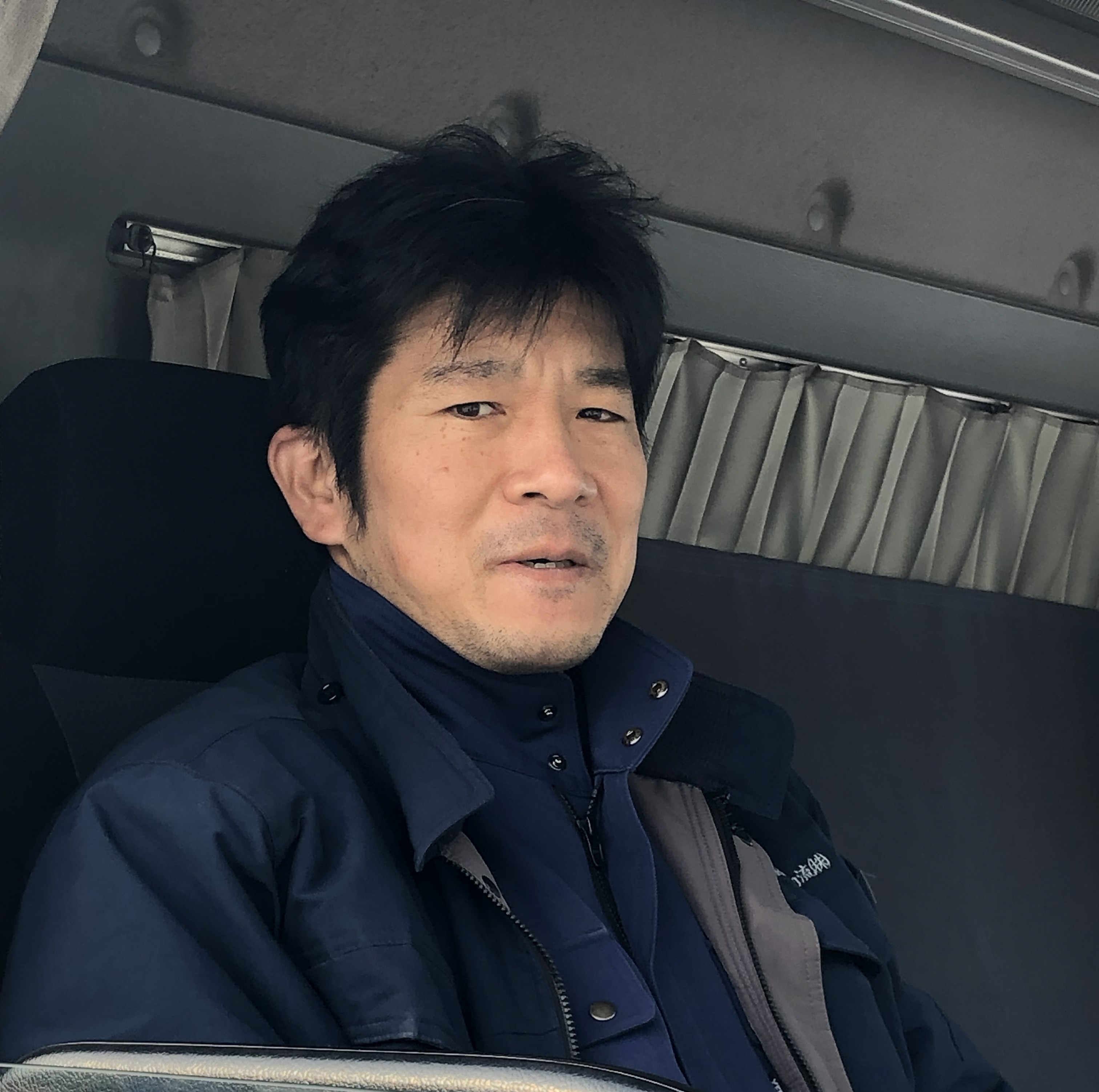 ＜入社のきっかけは＞
元々自分はスーパーの店員だった頃、納品に来るドライバーさんと仲良くなり色々な話を聞き、自分にもこの仕事ができるのではないかと思いドライバーの仕事に応募しました。
