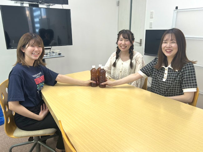 髪型や服装は規定内であれば、個人の自由にお任せしています。ネイルも自由です。