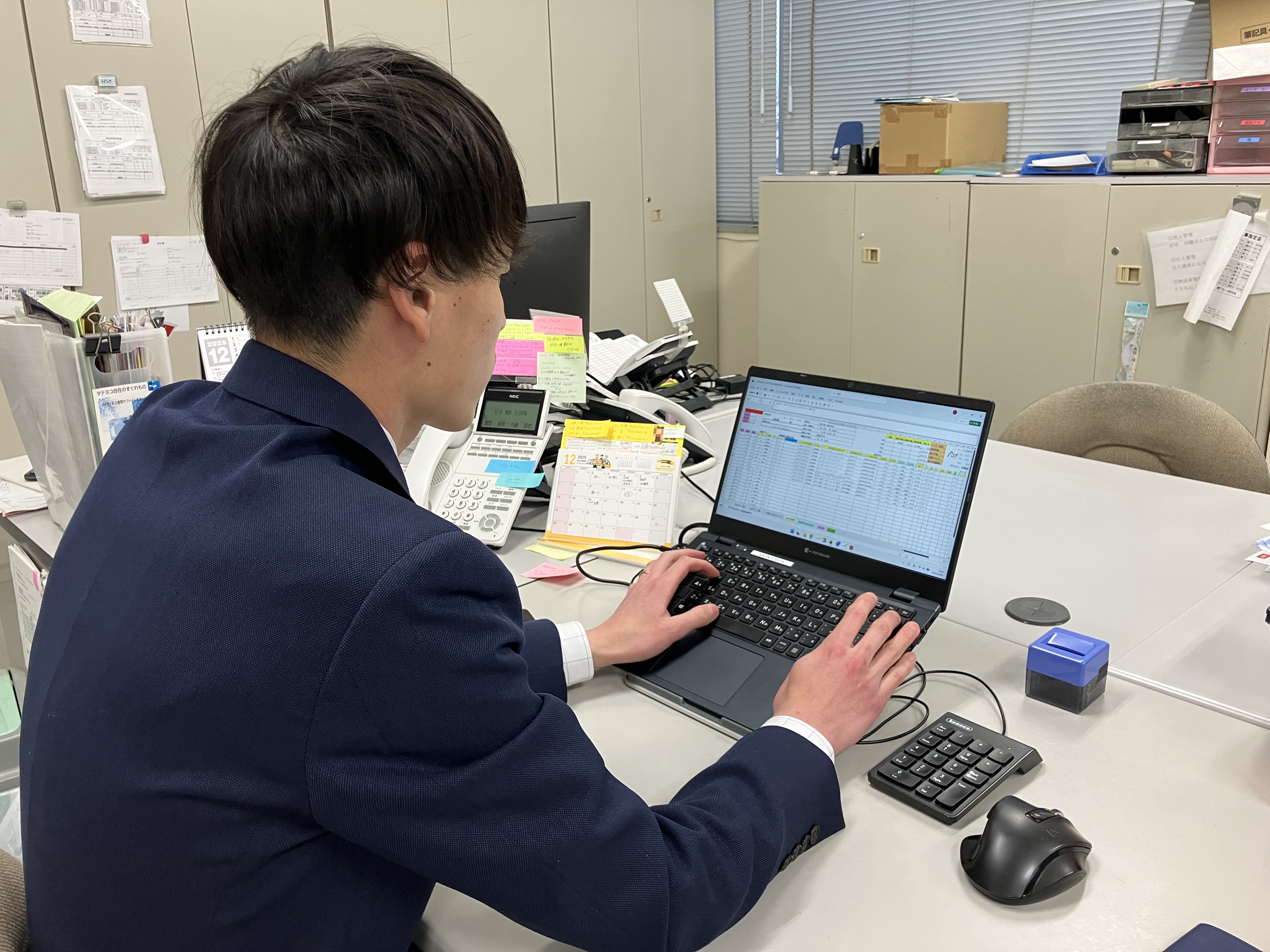 ▼新規開拓なし
新規開拓は営業の役職者が行うので、すでにやり取りのあるお客様が100％。量販店様等がお客様になりますが、各店舗に伺うことは基本なく、本部様へご案内するので、やりとりする方は限られています。