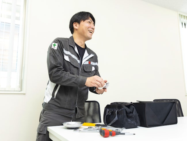 高所の風車内部での点検作業。専門スキルを身につけ、日本のエネルギーを支えるやりがいのある仕事です。
未経験からでも安心して学べる、充実した育成プログラムが魅力です。