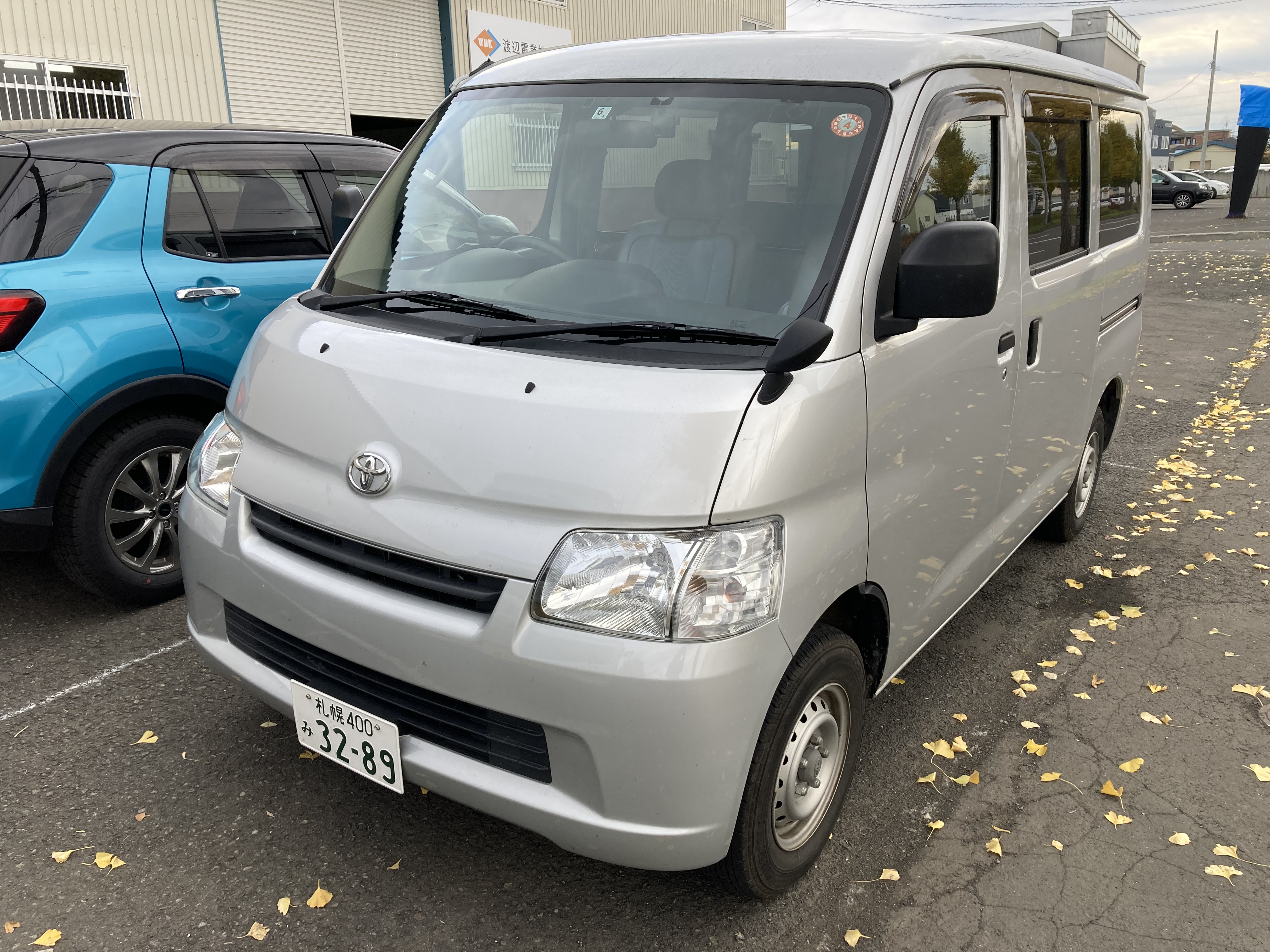 実際の営業車です。普通自動車免許があれば運転できる車です。