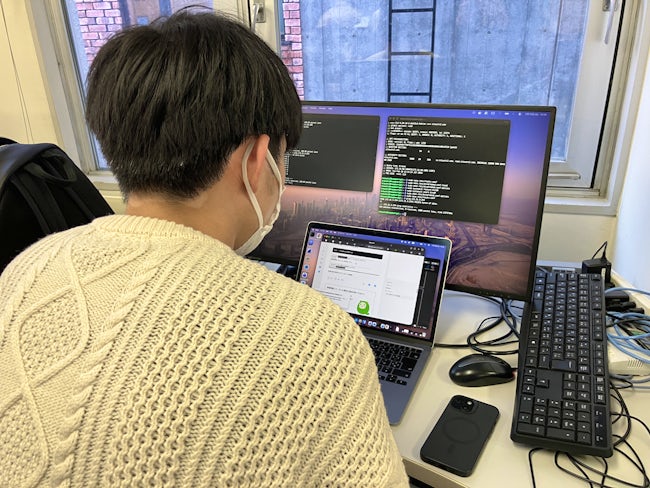 集中して開発に取り組める環境が整っています。経験の浅い方からベテランまで、それぞれの希望するキャリアパスに沿って成長を全力でサポート。実務を通じて着実にスキルアップしたい方に最適です。