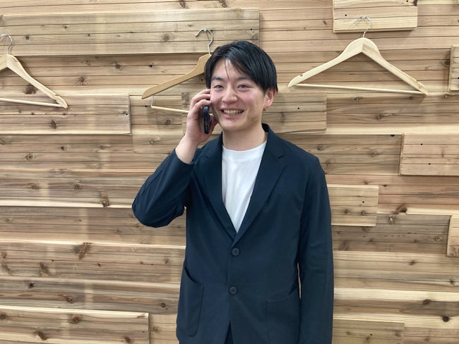 <出張買取担当/村田さん(入社5ヶ月)>
訪問した際に、「こんなモノまで買ってくれるの!」と喜んでもらえた時は自分も嬉しくなります!ゴミを減らすことにも繋がり、社会の役にも立てているんだと実感します。