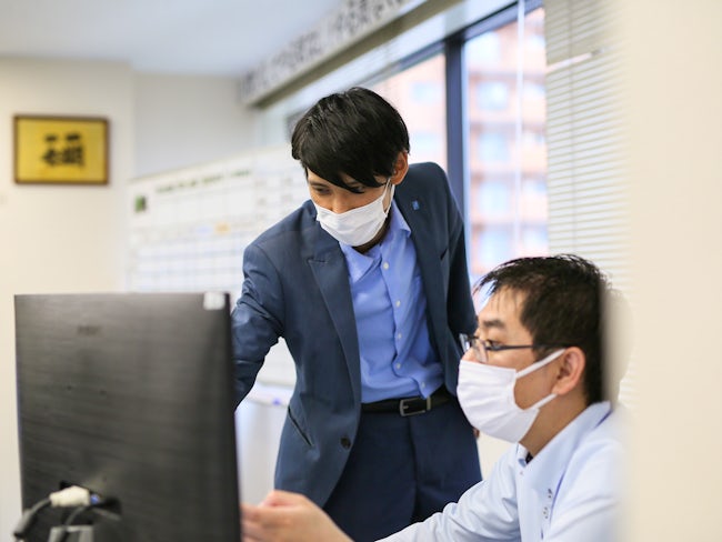 【サポート体制1】先輩たちはこのお仕事のスペシャリスト。相談をすると訪問履歴などを見て的確に判断してくれます。アドバイスをもらったり入居者への訪問同行もしてもらっています。