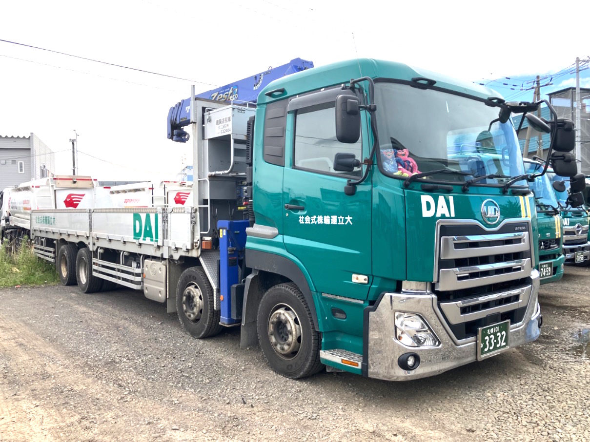 ドライバーは安全第一。全車両にデジタコ（運転記録計）を搭載し、運行管理をしています。