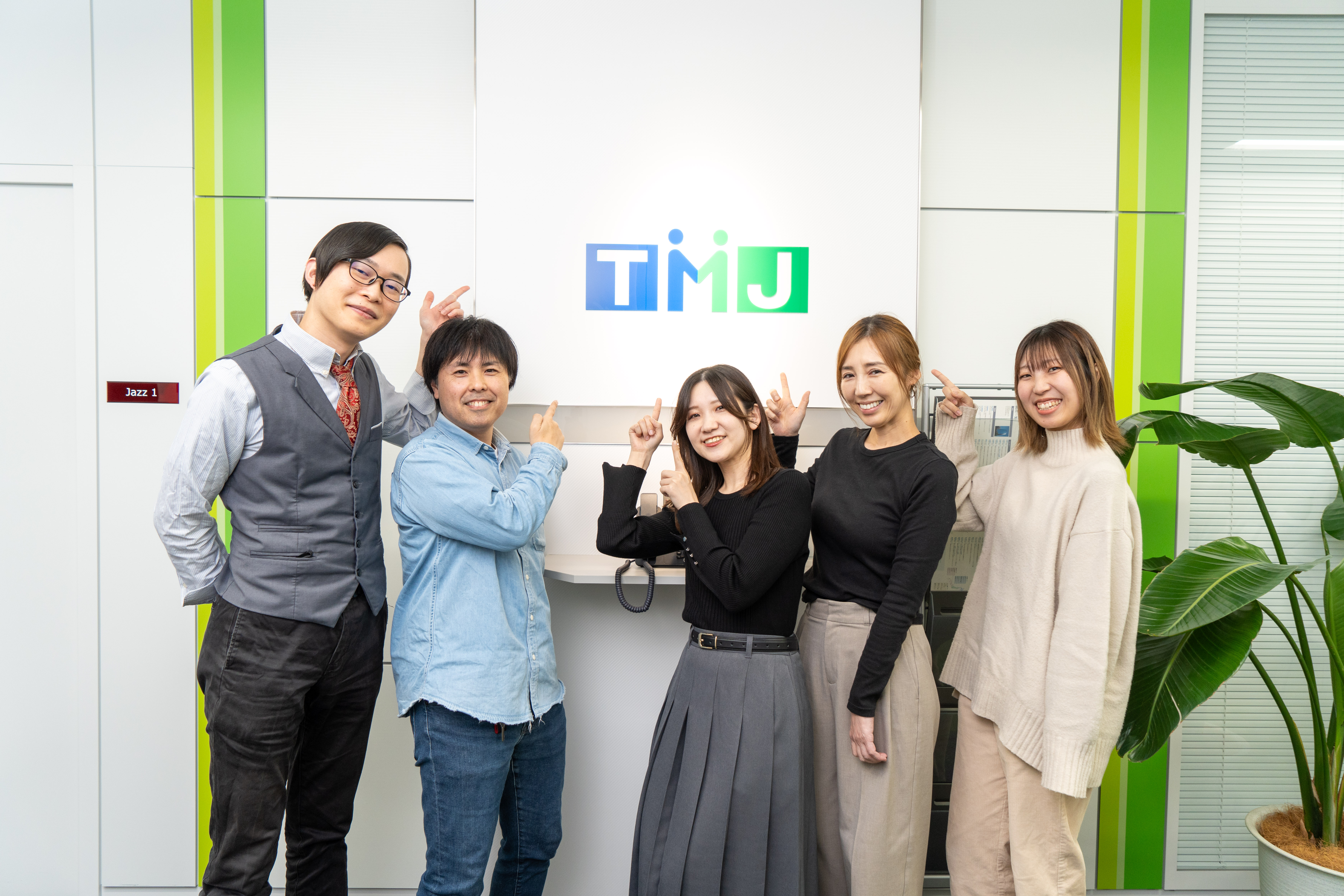 30〜40代の方が多数活躍中！8〜9割が女性で、主婦の方も活躍しています。17時or18時には勤務が終わるので、子育て中の主婦(夫）の方も安心して働けます。