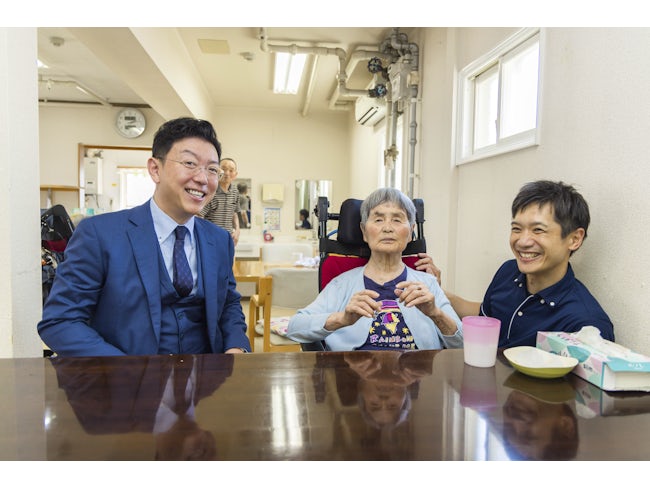 「将来、自分の施設を持ちたい」その夢を社長自らが応援します。介護をボランティアにせず、正当な対価を得て持続可能にするという社長の考えのもと 、経営ノウハウを学び、独立への道を歩んでください。